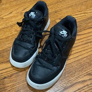 Black NIKE AIR Force 1